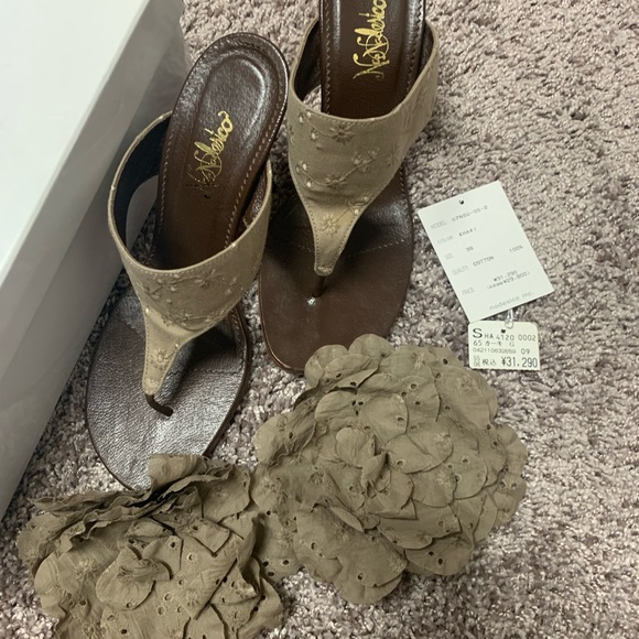 Sandals - Picture 2 of 7